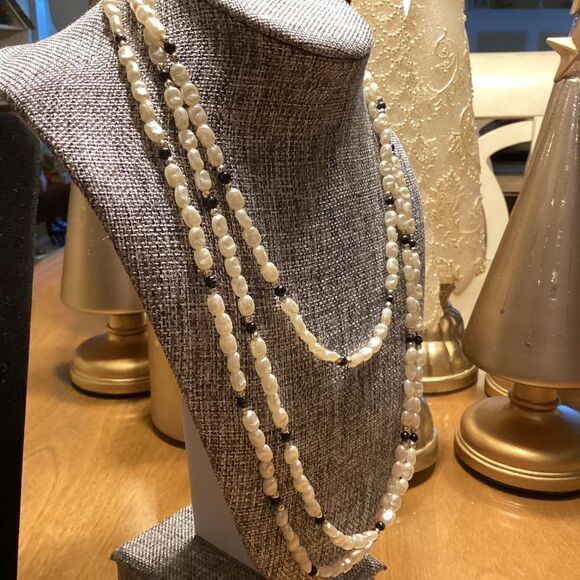 White Faux Rice Pearls with Black Beads and Goldtone Spacers - Picture 8 of 10